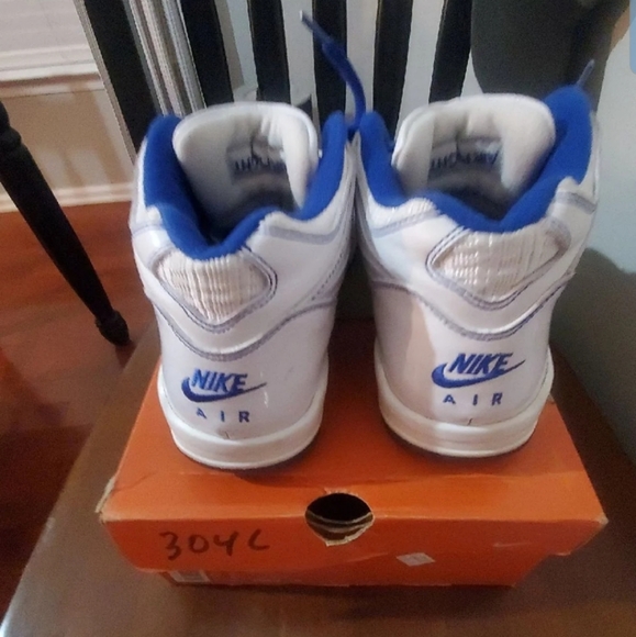 Nike Air Flights - Picture 3 of 5